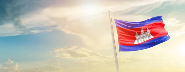 Камбоджа Махає Прапором Прекрасному Небі Сонцем — стокове фото