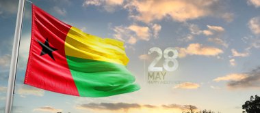 Gine-Bissau bulutlu güzel gökyüzünde bayrak sallıyor