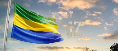 Gabon bulutlu güzel gökyüzünde bayrak sallıyor