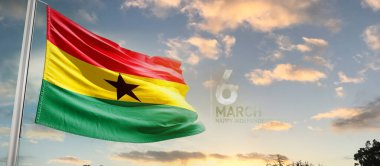 Gana bulutlu güzel gökyüzünde bayrak sallıyor