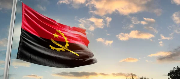 Ангола Махає Прапором Прекрасному Небі Хмарами — стокове фото