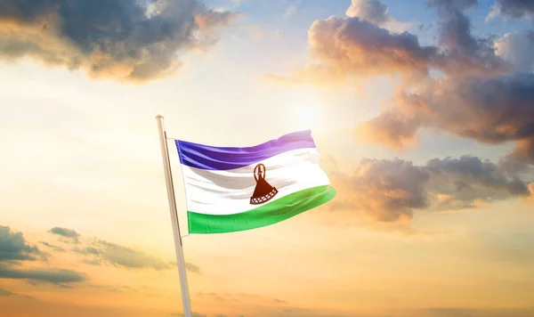 Lesoto Acenando Bandeira Céu Bonito Com Nuvens Sol — Fotografia de Stock