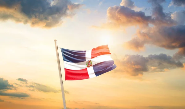 Домініканська Республіка Махає Прапором Прекрасному Небі Хмарами Сонцем — стокове фото