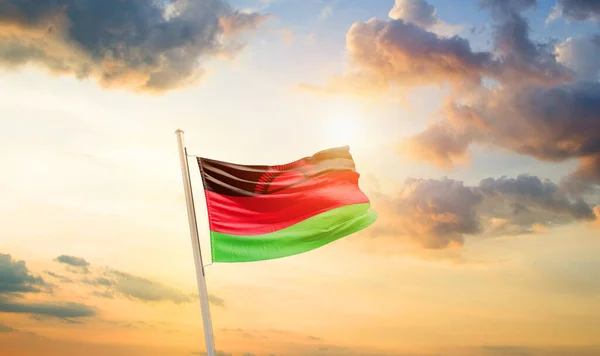 Bandeira Acenando Malawi Céu Bonito Com Nuvens Sol — Fotografia de Stock