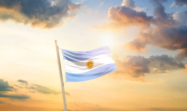 Argentinien Schwenkt Flagge Schönen Himmel Mit Wolken Und Sonne — Stockfoto