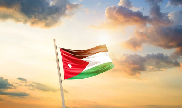 Ιορδανία Κυματίζει Σημαία Στον Όμορφο Ουρανό Σύννεφα Και Ήλιο — Φωτογραφία Αρχείου