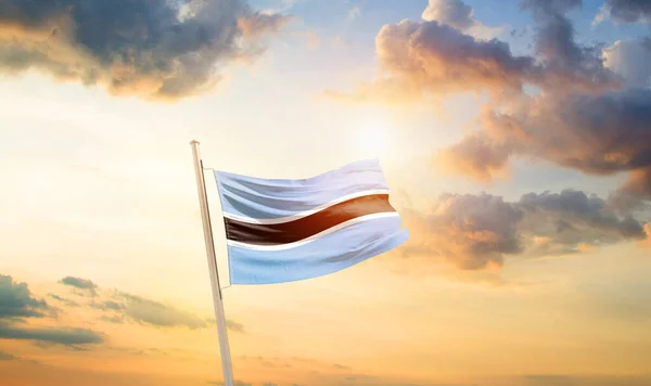 Botsuana Acenando Bandeira Céu Bonito Com Nuvens Sol — Fotografia de Stock