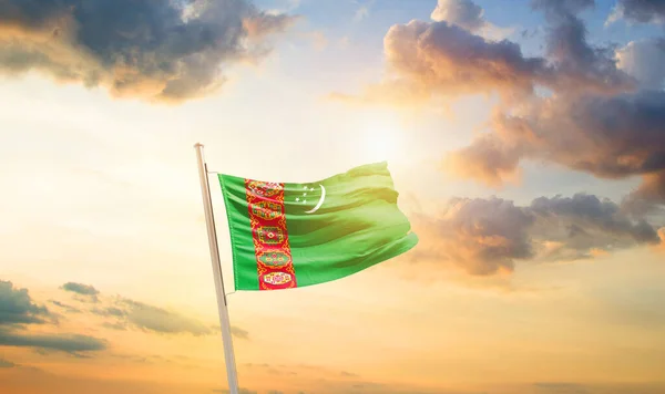 Turcomenistão Acenando Bandeira Céu Bonito Com Nuvens Sol — Fotografia de Stock