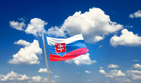 Slowakije Zwaaiende Vlag Prachtige Lucht Met Wolken — Stockfoto