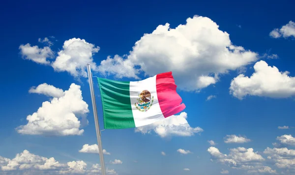 Mexikó Lobogtatja Zászlót Gyönyörű Égen Felhők — Stock Fotó