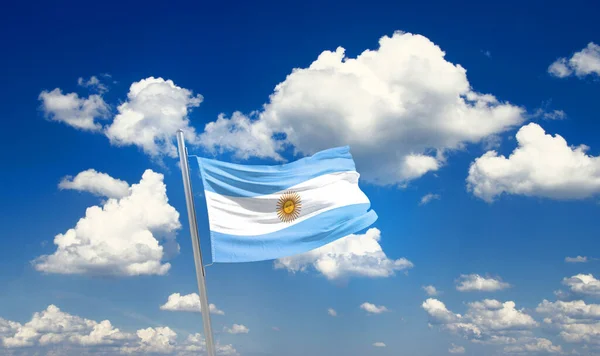 Argentinien Schwenkt Flagge Schönen Himmel Mit Wolken — Stockfoto