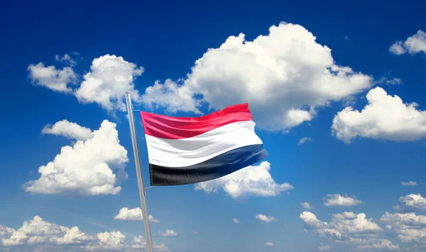 Jemen Zwaaiende Vlag Prachtige Lucht Met Wolken — Stockfoto