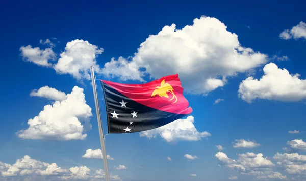 Papua Nova Guiné Acenando Bandeira Céu Bonito Com Nuvens — Fotografia de Stock