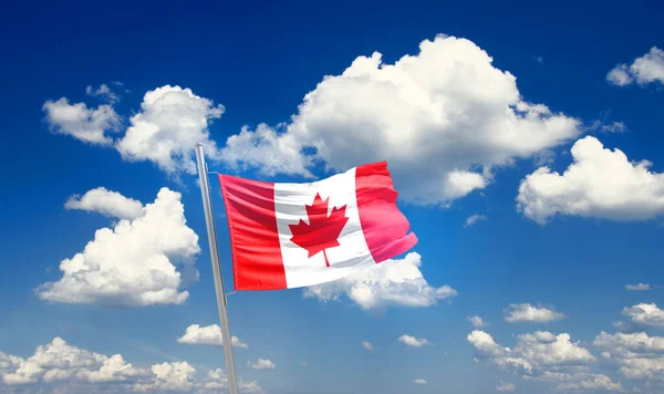 Canadá Ondeando Bandera Hermoso Cielo Con Nubes — Foto de Stock