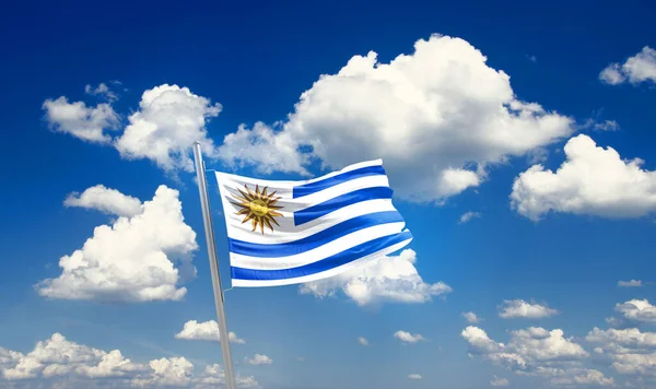Uruguay Zwaaiende Vlag Prachtige Lucht Met Wolken — Stockfoto