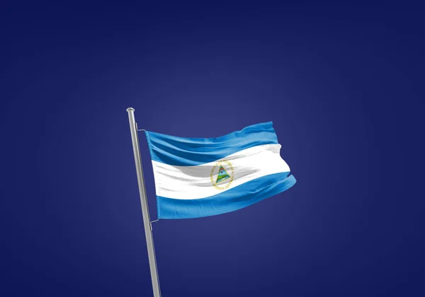 尼加拉瓜国旗对着深蓝色 — 图库照片