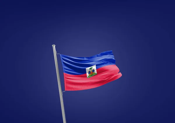 濃い青に対するハイチの旗 — ストック写真