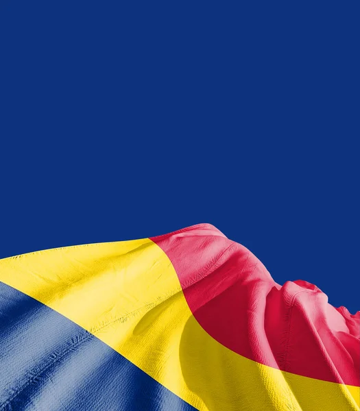 Çad Bayrağı Koyu Maviye Karşı — Stok fotoğraf