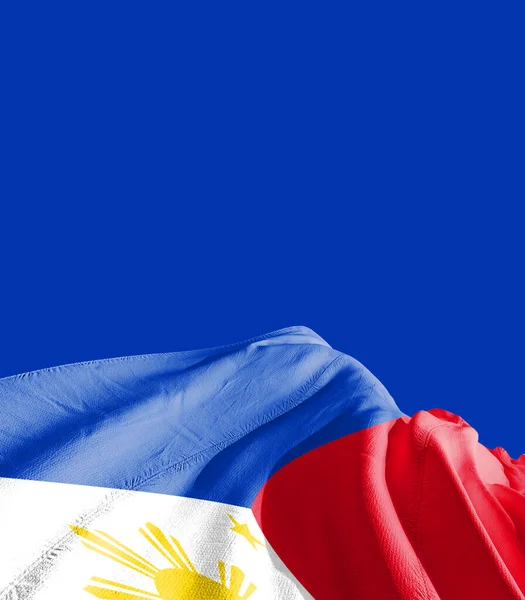 Bendera Filipina Terhadap Biru Tua — Stok Foto