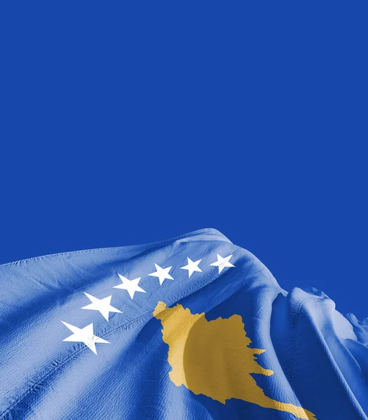 Kosova Bayrağı Koyu Maviye Karşı — Stok fotoğraf