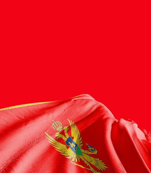 Montenegro Bandiera Contro Rosso — Foto Stock