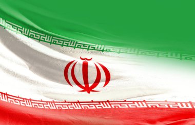 İran bayrağını dalgalandırıyor