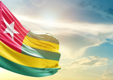 Togo bayrağı gökyüzünde