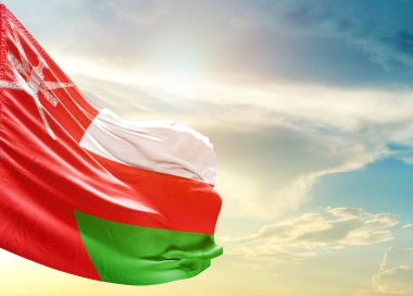 Umman bayrağı gökyüzüne karşı