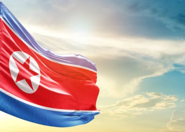 Kuzey Kore bayrağı gökyüzüne karşı 