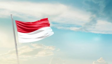 Endonezya bulutlu mavi gökyüzüne bayrak sallıyor
