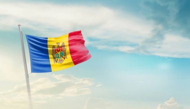 Moldova bulutlu mavi gökyüzüne bayrak sallıyor