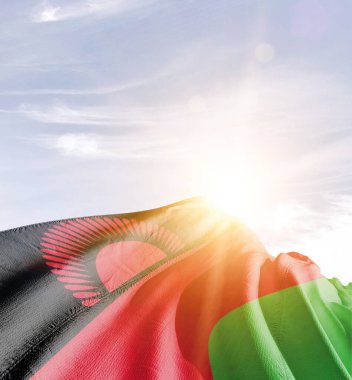 Malawi bulutlu mavi gökyüzüne bayrak sallıyor