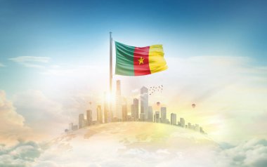 Şehir manzarasına karşı dalgalanan kamera bayrağı