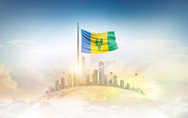 Saint Vincent ve Grenadines bayrağı dalgalanır şehir manzarasına