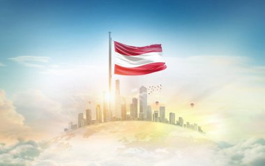 Avusturya bayrağı şehir manzarasına karşı dalgalanıyor