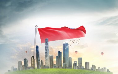 Gökyüzünde sallanan Monako bayrağı, vatanseverlik sembolü.