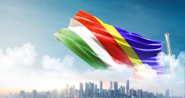 Gökyüzü arka planında Seyşeller bayrağı dalgalanıyor 