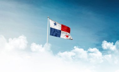 Panama bayrağı bulutlu arkaplanda dalgalanıyor 
