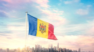 Moldova bayrağı şehir planına karşı dalgalanıyor 