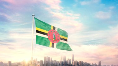 Dominika bayrağı şehir planına karşı dalgalanıyor 