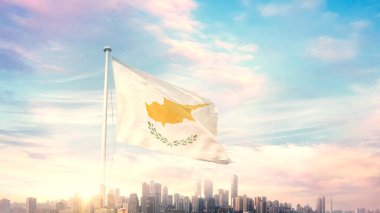 Şehrin arka planında dalgalanan Kıbrıs bayrağı 