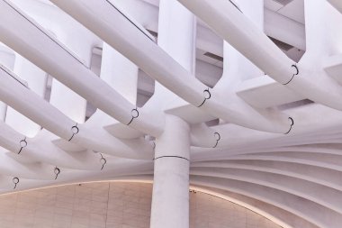 Süper temiz beyaz soyut istasyon mimarisi görüntüsü