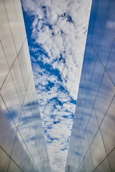 뉴저지에서 사람의 이름이 기념관 하늘에 구름이 — 스톡 사진