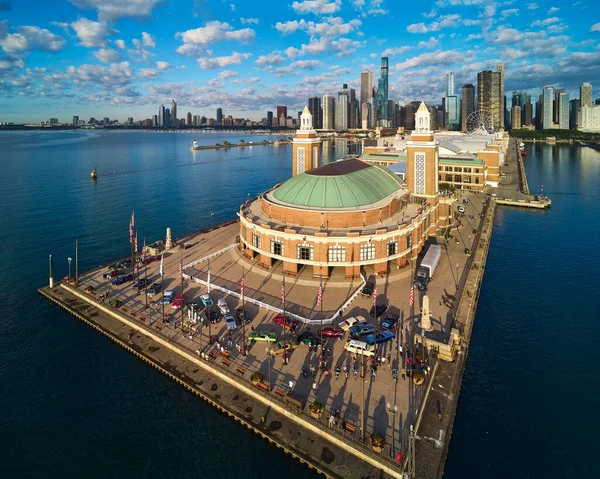Bild Vintage Bilar Täcka Slutet Navy Pier Morgonen Ljus Chicago — Stockfoto