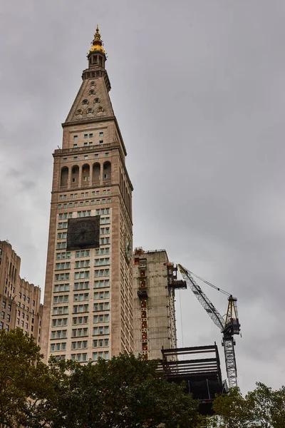 Bild New York City Byggnad Med Front Klocka Täckt För — Stockfoto