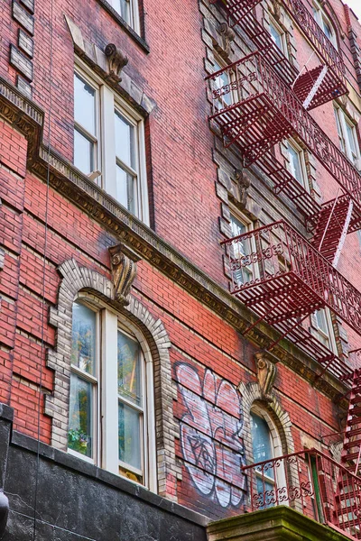 Bild Slå Upp Gamla Tegelbyggnad New York City Med Metall — Stockfoto