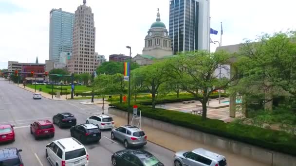 Vídeo Aerial Hacia Centro Fort Wayne Allen County Courthouse Indiana — Vídeos de Stock
