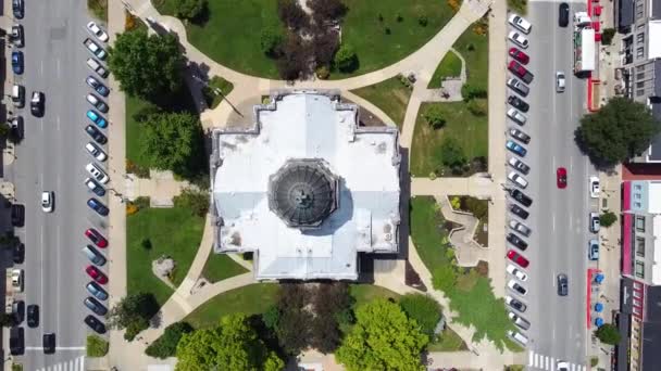 Видео Воздушного Взгляда Здание Суда Площадь Блумингтоне Индиана — стоковое видео