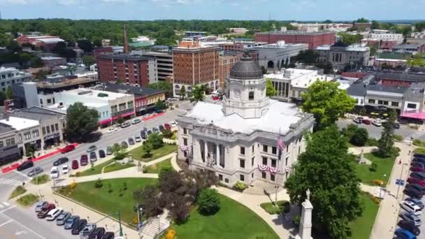Video Von Luftaufnahmen Wie Sich Das Gerichtsgebäude Bloomington Indiana Mit — Stockvideo