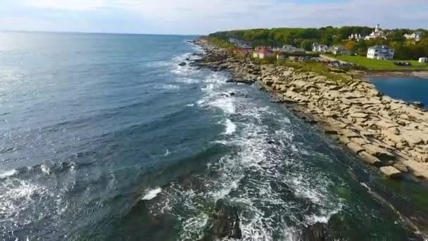 Video Línea Aérea Sobre Costa Rocosa Maine Con Aguas Poco — Vídeo de stock